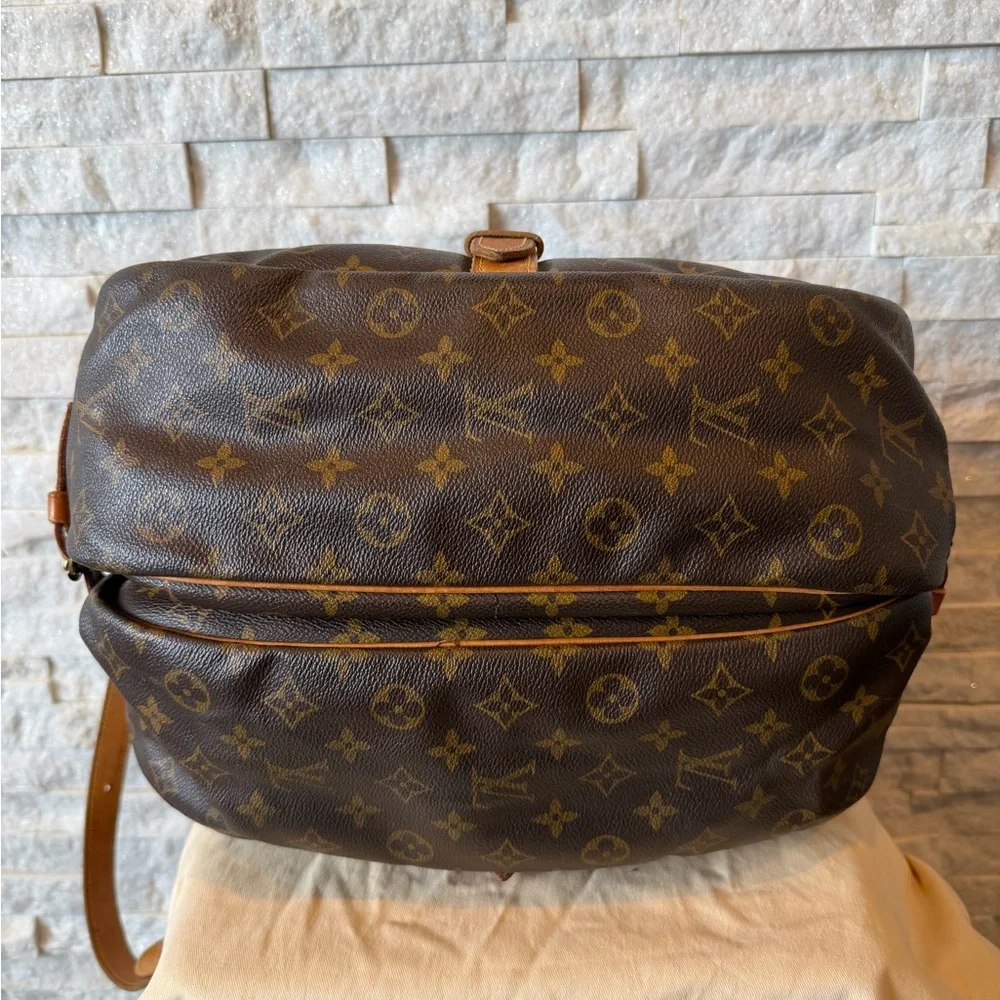Louis Vuitton Saumur 35 in Brown Monogram - Vintage Crossbody - Picture 6 of 14